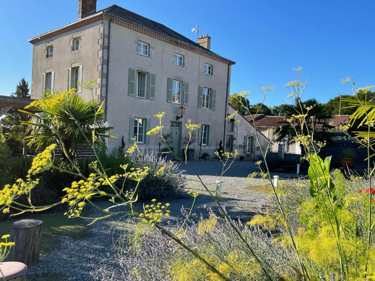 Bed and Breakfast Maison Hirondelles Hotes Mezieres-sur-Issoire Exterior foto